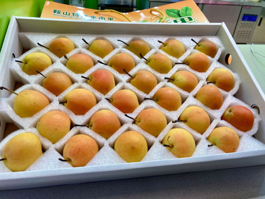 鞍山特產(chǎn)南果梨。人民網(wǎng)記者 孝媛攝