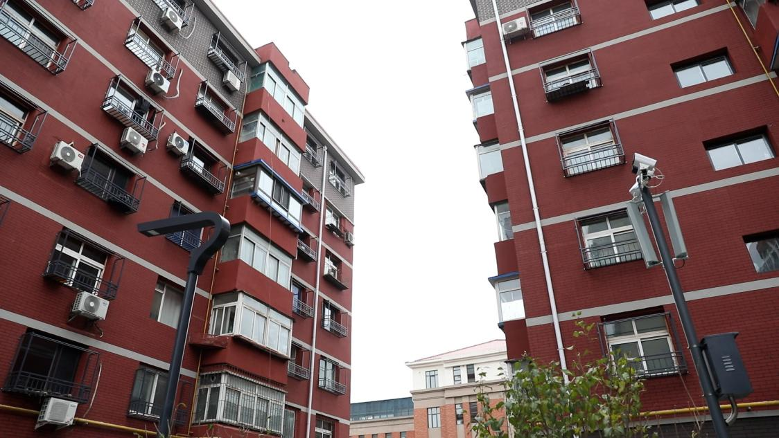 久安社區的樓體外墻換上了新保溫層。大東區委宣傳部供圖